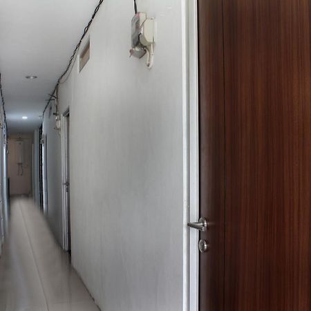 Oyo 345 Wynne Residence Yakarta Exterior foto